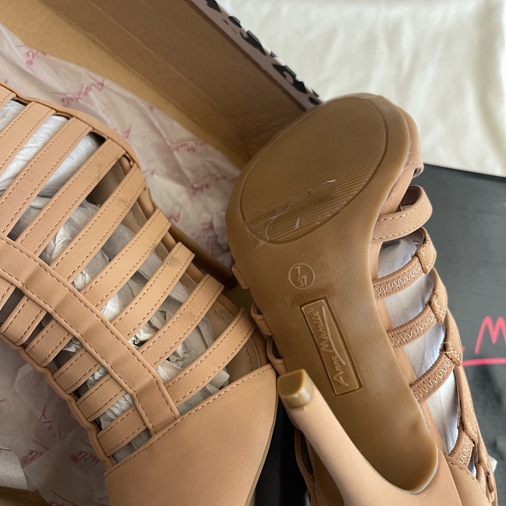Heels - Picture 7 of 7